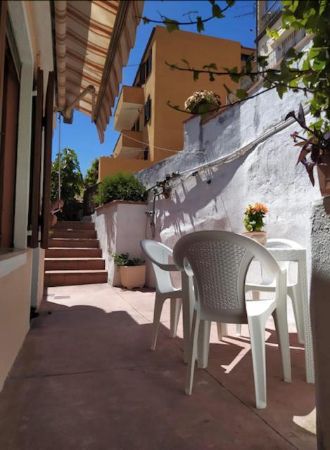 Casa Maddalenina Con Giardino, Vicino Al Mare! Apartamento La Maddalena  Exterior foto